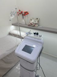 -苗方清颜专业祛痘·皮肤管理