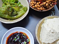 -董哥山城碗碗香(美专校街店)