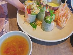酥炸老虎虾香芒米纸卷配榴莲汁-CHINCHIN 青青·泰国料理(万象食家店)