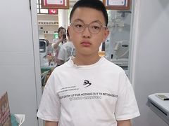 -豪门视光·星趣控·蔡司依视路眼镜代理商(中央大街店)