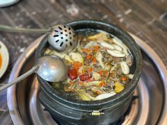 -鲁朗石锅城·松茸天麻石锅鸡