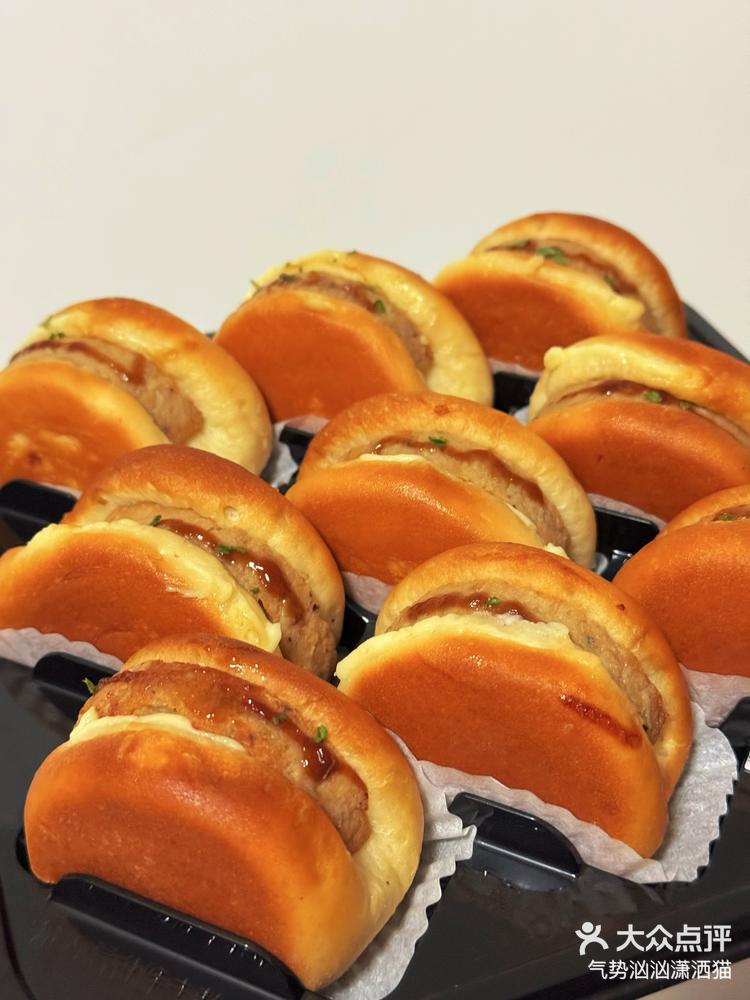 小巧肉扒包瑞士卷