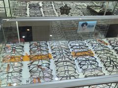 -三叶眼镜城批发市场(上海火车站店)