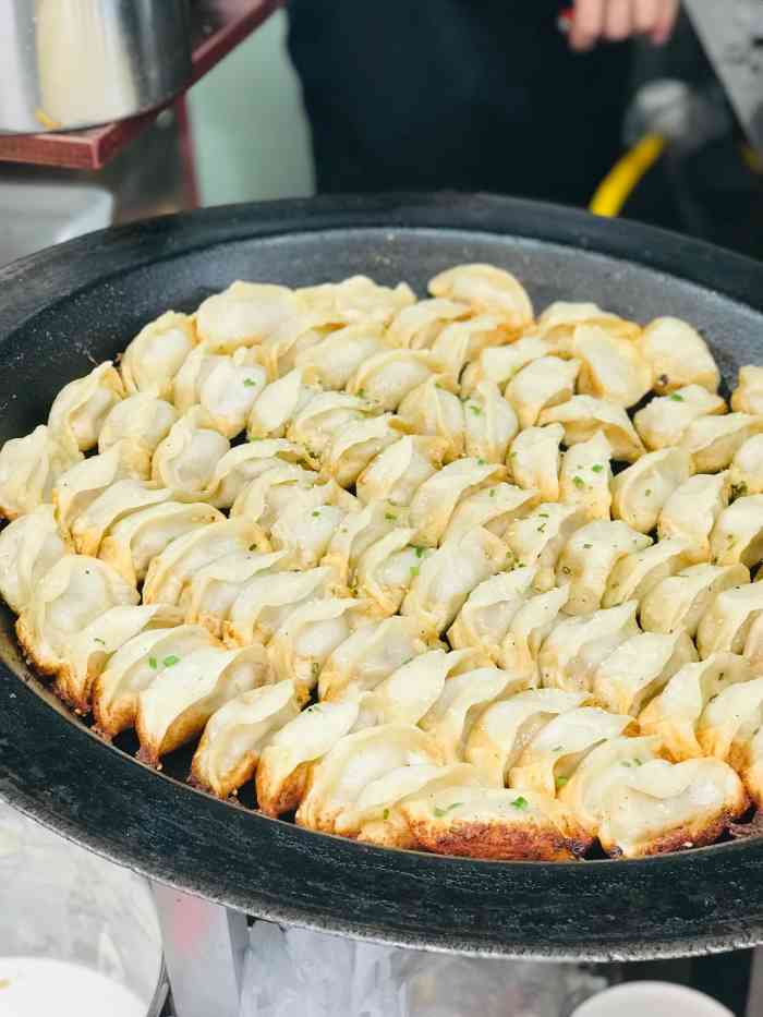 胡记锅贴-"人气店,值得尝试,至少在其他地方尝试了好.