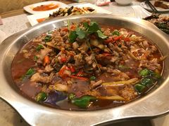 -兔行天下-鸿鹤鲜锅兔(中海国际店)