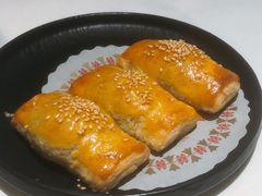 子姜皮蛋叉烧酥-银灯食府(丽丰国际中心店)