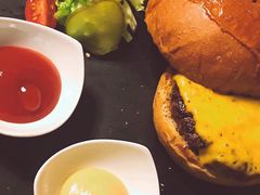 -HIGH FIVE哈福手工汉堡(桂林路店)