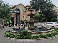 -王府井奥莱棋盘山小镇
