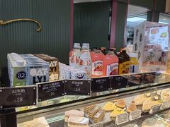 面包甜点陈列柜-tuan woodfire kitchen(锦绣坊店)