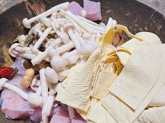 山菌锅底-云尊府云南菜·蒸汽石锅鱼(学清路店)
