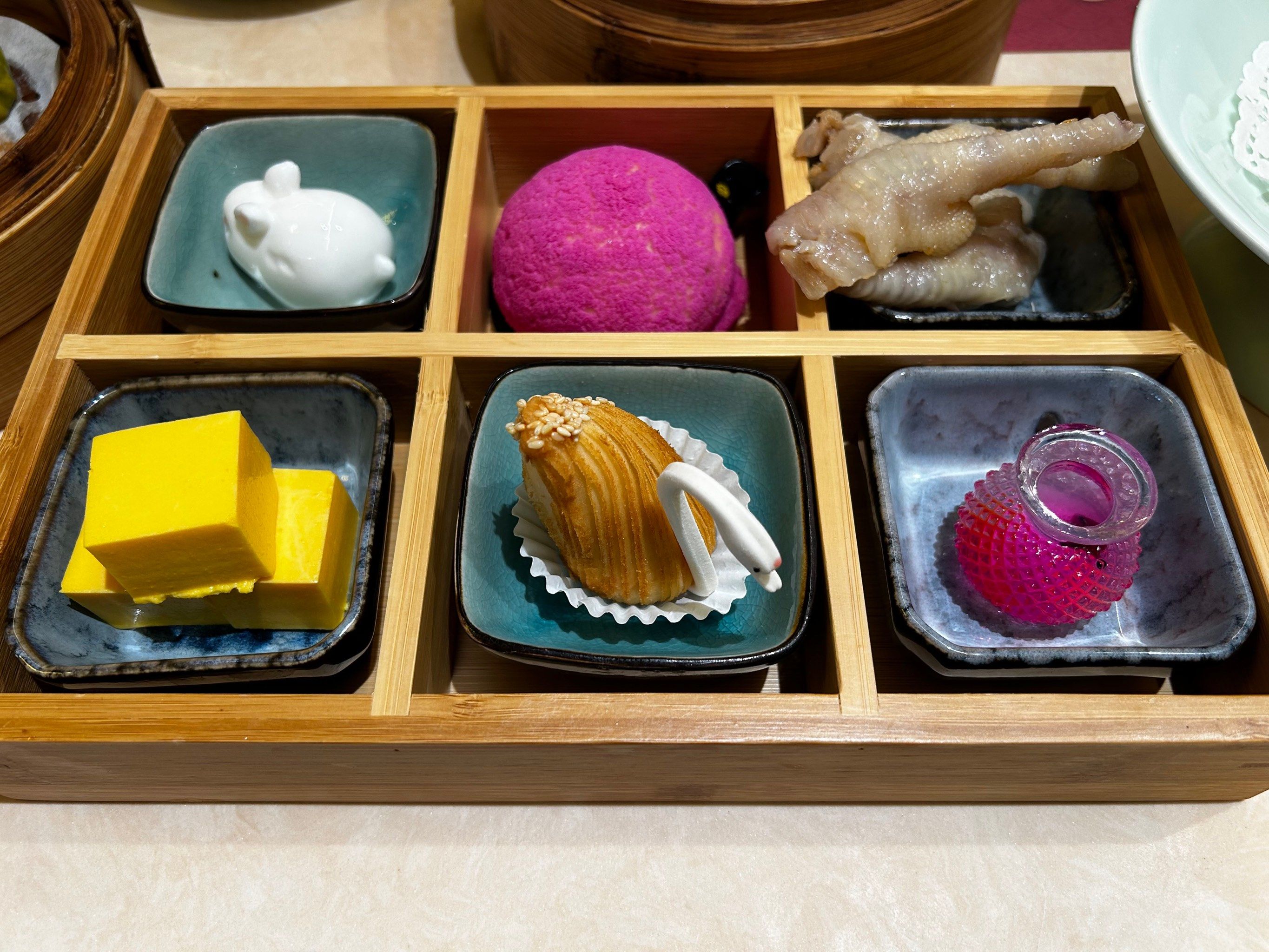 拼盘上的糕点乐园