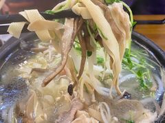 -丽虹云南过桥米线(兴工街店)