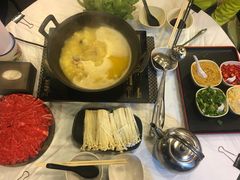 -鲜入围煮花胶鸡海鲜火锅