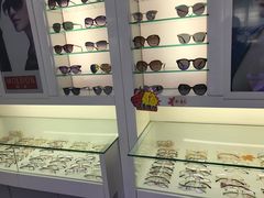 -提一眼镜·蔡司·依视路(小寨店)