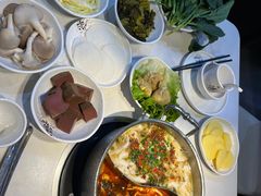 -德林酸菜鱼火锅(南丹店)