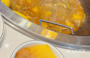 Stewed Goose Ribs in Iron Pot