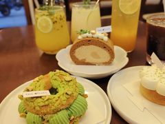 开心果树莓泡芙-Ten Olives甜点