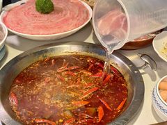 -茅草房·河畔园林火锅