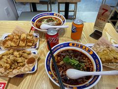 -魔都三兄弟酸辣粉·蘸卤炸串(虹桥万科店)