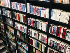 -钟书阁(松江泰晤士小镇店)