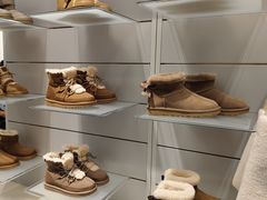 -UGG(燕莎奥特莱斯购物中心店)