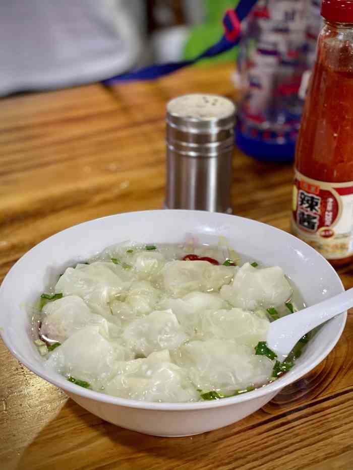 红霞泡泡馄饨-"网红泡泡馄饨,和小狗狗一起吃馄饨.如果嫌.