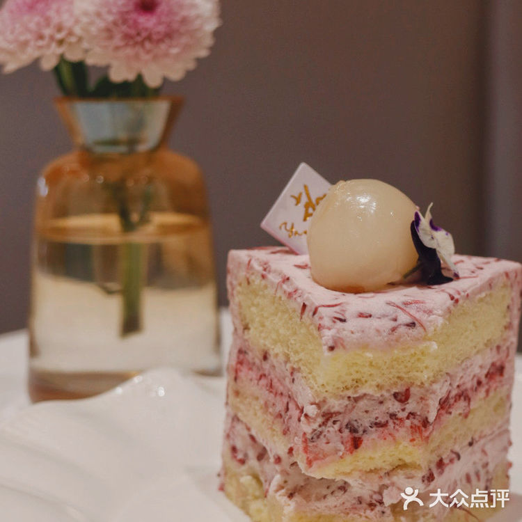 无锡市中心马路边的甜品店，很有feel