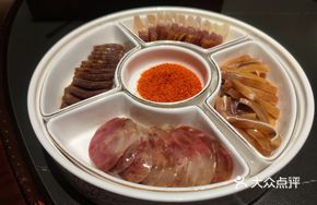 Dabie Mountain Fragrant Pig Preserved Meat Four Steamed