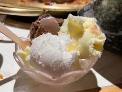 冰淇淋自助-哥老官重庆美蛙鱼头(西湖银泰十一哥店)