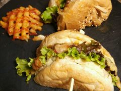 -HIGH FIVE哈福手工汉堡(桂林路店)