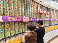 -m豆巧克力世界(上海世茂广场店)