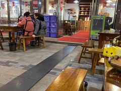 大堂-岳记兴隆·青城腊排铜火锅(融创店)