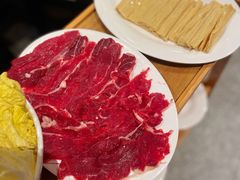 鲜切牛肉-胡须佬鸡煲四季火锅(龙珠大道店)