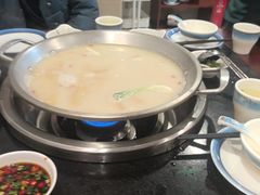 -老来福·非遗酸汤兔(凯旋路店)