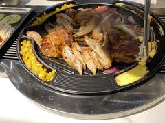 -山野的朋友露营炭火烤肉