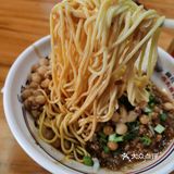 这家店的小面非常正宗，吃过的朋友都说好