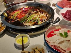 -茅草房·河畔园林火锅
