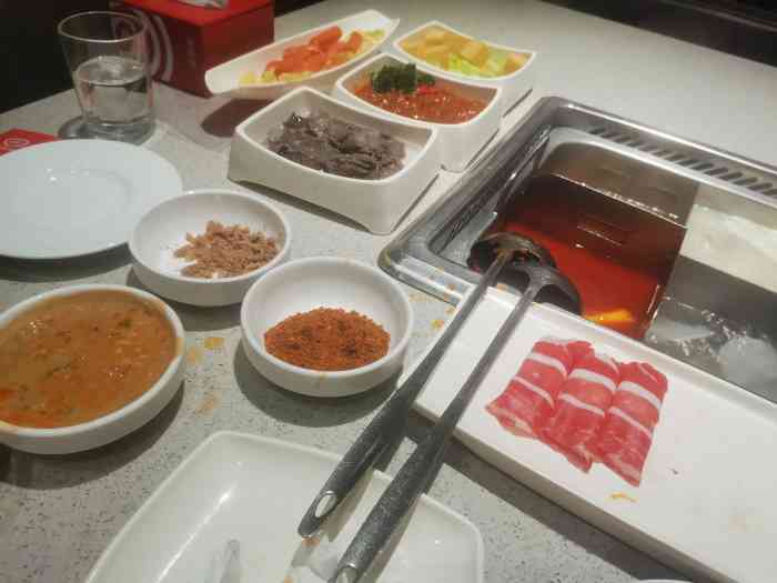 海底捞火锅(银泰创意城店)-"海底捞的服务和口味一如既往的不错,从