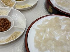 金鲷鱼生及配料-寻味顺德·南记酒家·传统顺德菜·鱼生(广源路店)