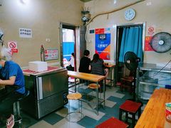 大堂-家阳赵师傅油饼包烧麦(粮道街店)