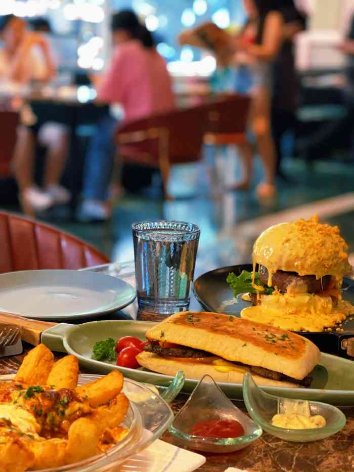 letsburgerplus非常创意汉堡(三里屯店)