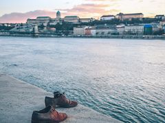 -多瑙河畔鞋履雕塑