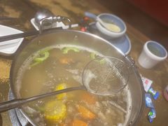 招牌牛香清汤锅底-左庭右院鲜牛肉火锅(金山万达店)