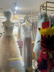 -月月婚纱礼服仓储店(王府井店)