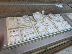 -华夏典当行(龙德广场店)