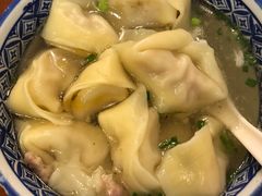 鲜肉大馄饨-小姜锅贴(凤凰街店)