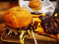 -Ribs & Burgers The Rocks