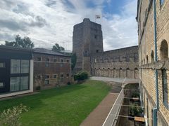 -牛津大学