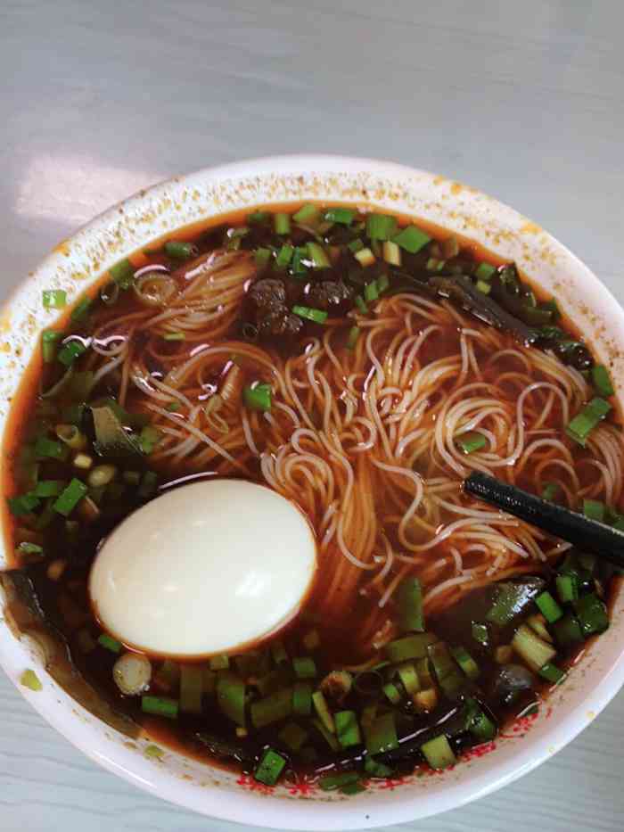 德华开元山西米粉(总店)-"便宜又好吃,很多连锁店,随便找一家吃都行.