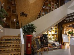 -新华里咖啡书吧(新华书店小寨店)